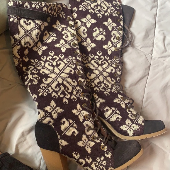 Muk luks lace up moccasin heel boots - Picture 8 of 11